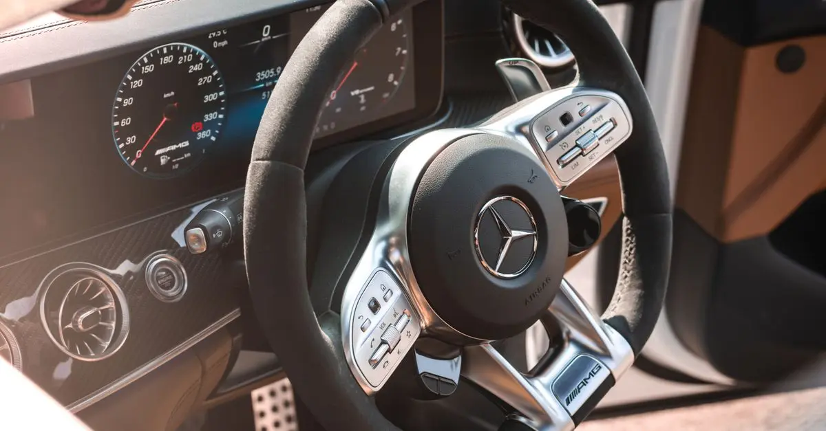 Les liens entre volant, vitesse et tenue de route