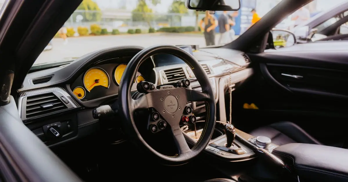 Comment le poids du volant impacte votre vitesse de conduite