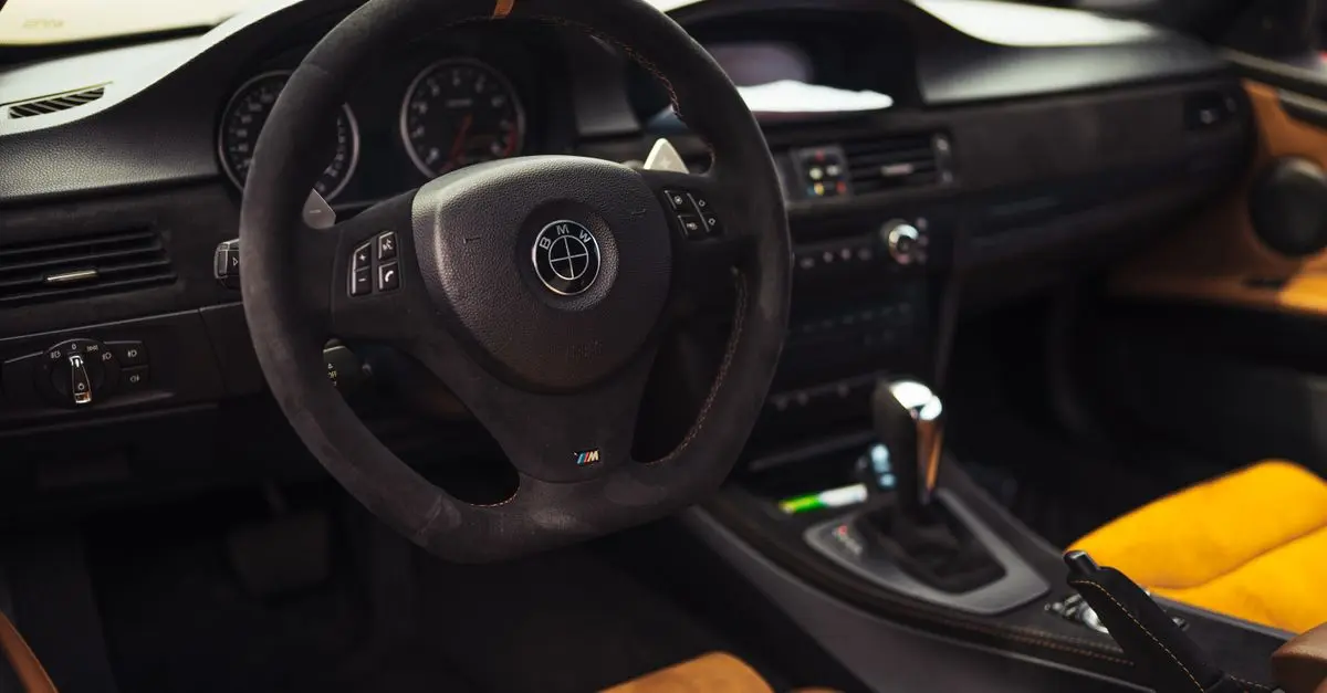 Comment le matériau de votre volant influence la vitesse
